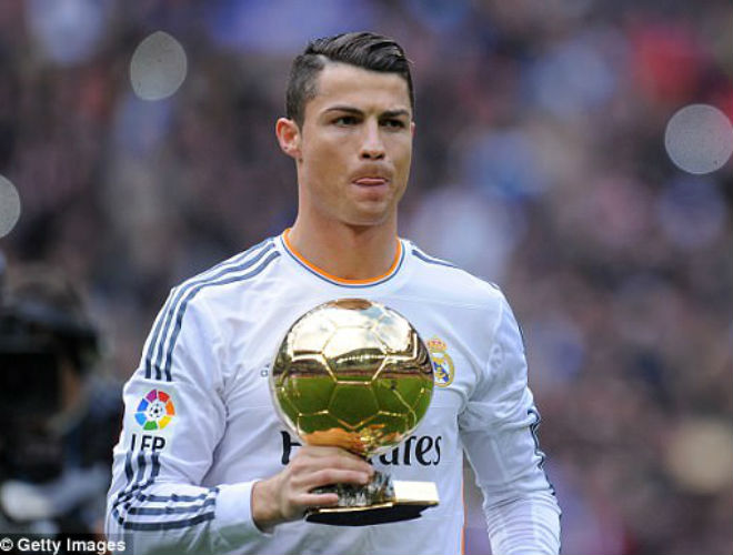 Bất ngờ: Ronaldo nhận thua Messi, muốn trả lại Quả bóng vàng - 1