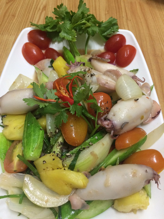 Mực dồn thịt xào thập cẩm hao cơm ngày lạnh - 3