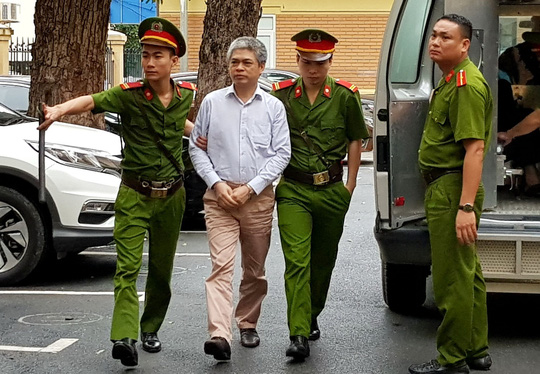 Nộp lại quà biếu, tặng: Mấy ai tự giác! - 1