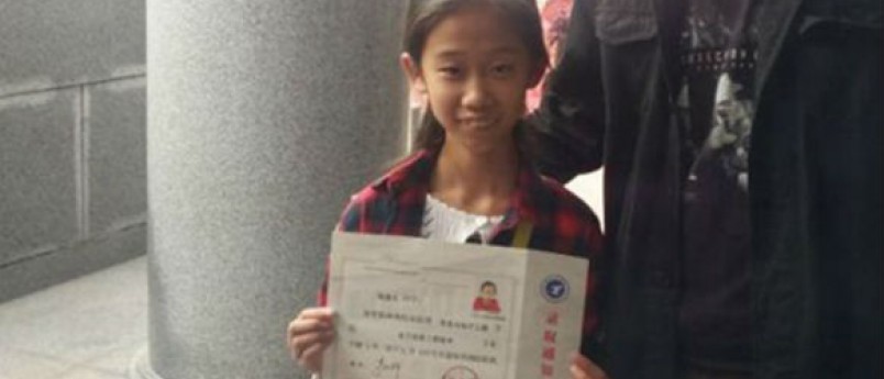Cô bé thần đồng 10 tuổi vượt qua kỳ thi “sinh tử” ở Trung Quốc - 1
