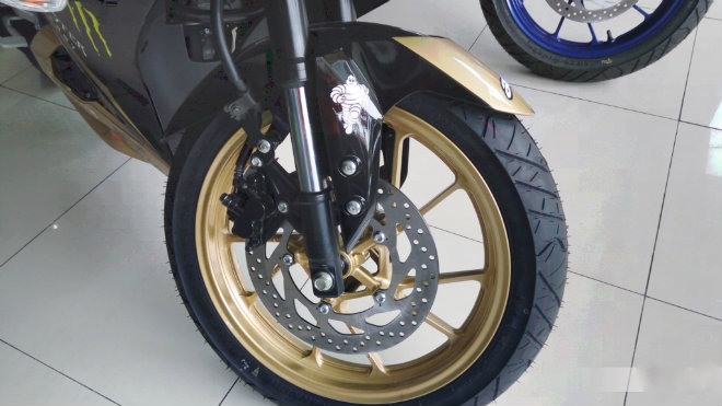 Yamaha R15 v3.0 độ màu về đại lý giá 57,84 triệu đồng - 5