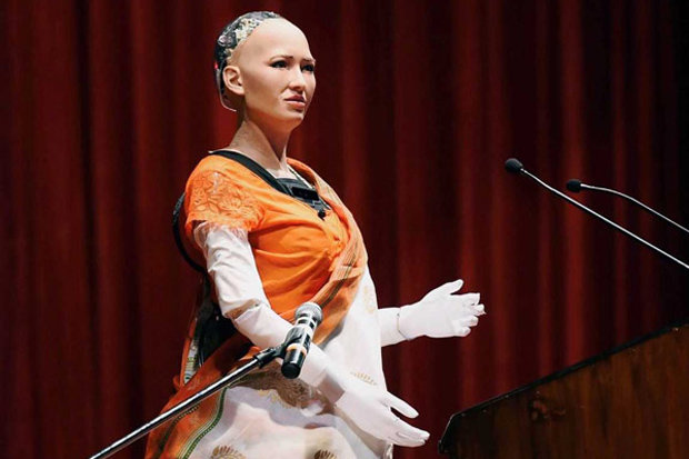 Phản ứng bất ngờ của nữ công dân robot khi được cầu hôn giữa hội nghị - 1