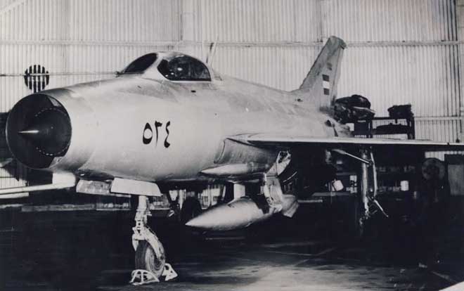 Israel dùng mỹ nhân bắt tiêm kích MiG-21 bay từ Iraq sang &#34;nộp mạng&#34; - 2