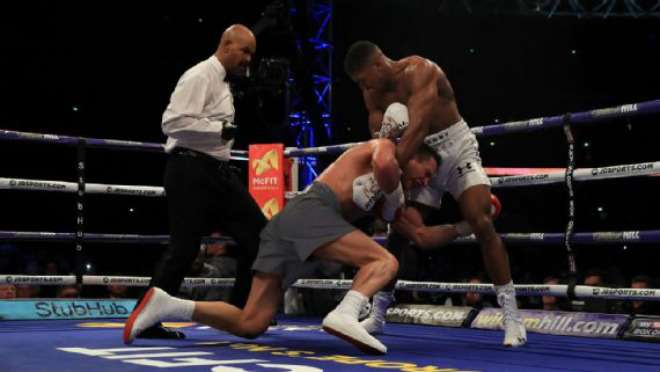 Boxing kinh điển 2017: Trận Joshua “đấm gục” Klitschko hay nhất thế giới - 2