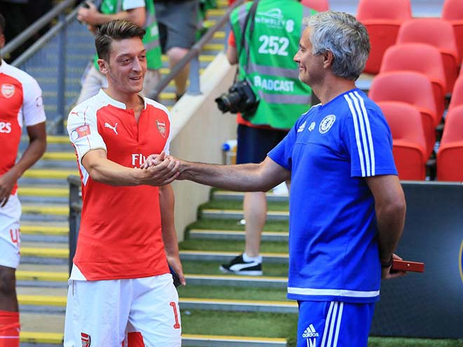 Chuyển nhượng MU: Nhớ “Quỷ đỏ”, Ronaldo nhờ “siêu cò” giải cứu khỏi Real - 2