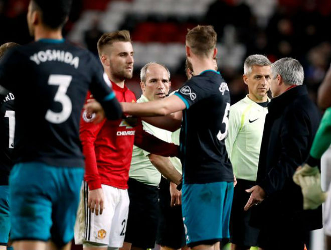 MU hòa như thua: Mất 2 trò cưng, Mourinho vẫn khen trọng tài - 3