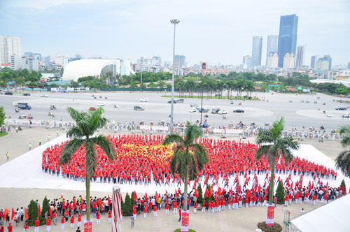 Giới trẻ lập kỷ lục giọt máu lớn nhất thế giới - 16