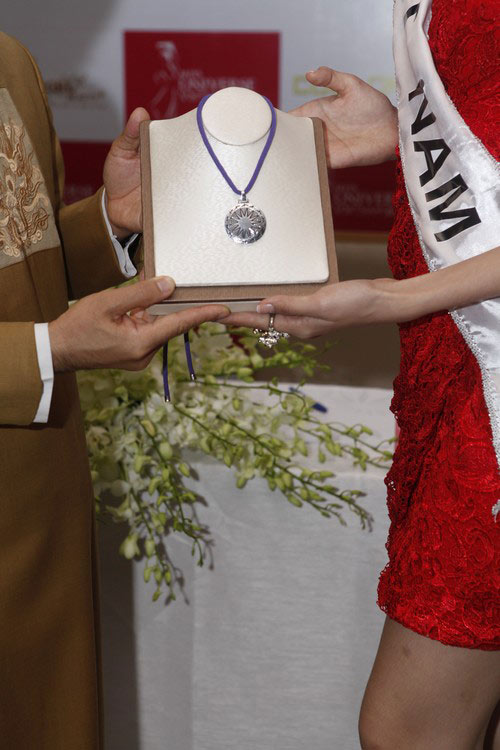 Diễm Hương được khen “chuẩn men” - 7