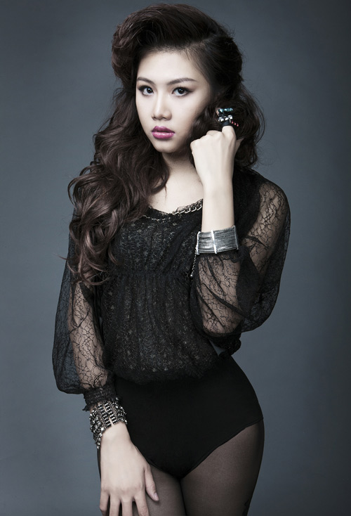 Người đẹp Diễm My khoe hình thể sexy - 3