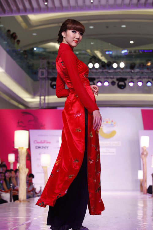 Ngọc Quyên mặc áo dài trị giá 27,5 triệu - 3