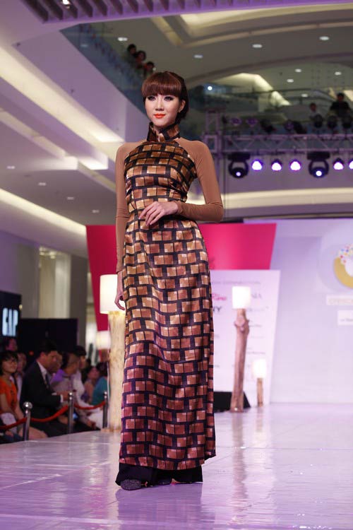 Ngọc Quyên mặc áo dài trị giá 27,5 triệu - 5