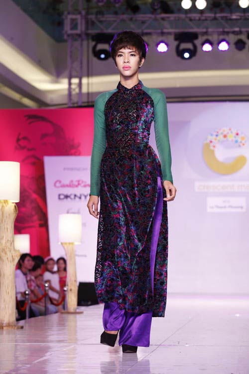 Ngọc Quyên mặc áo dài trị giá 27,5 triệu - 7