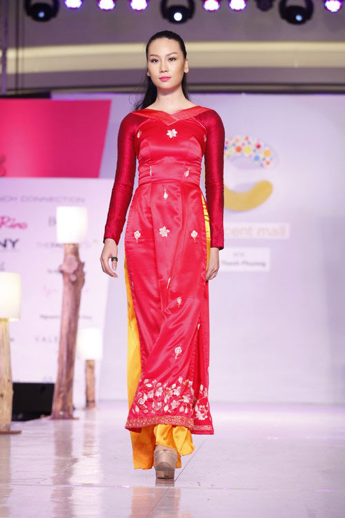 Ngọc Quyên mặc áo dài trị giá 27,5 triệu - 10