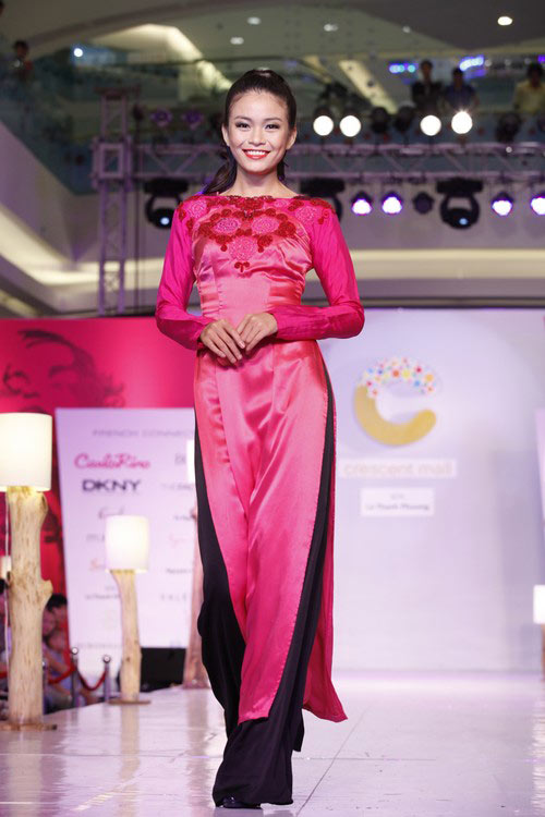 Ngọc Quyên mặc áo dài trị giá 27,5 triệu - 13