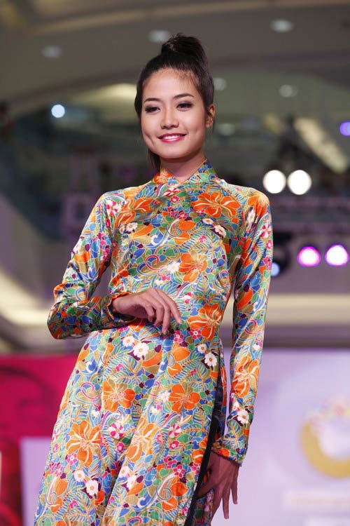 Ngọc Quyên mặc áo dài trị giá 27,5 triệu - 15