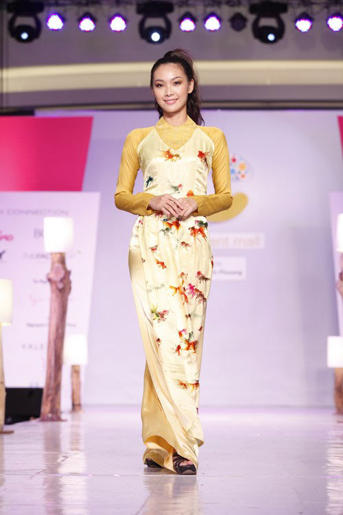 Ngọc Quyên mặc áo dài trị giá 27,5 triệu - 17