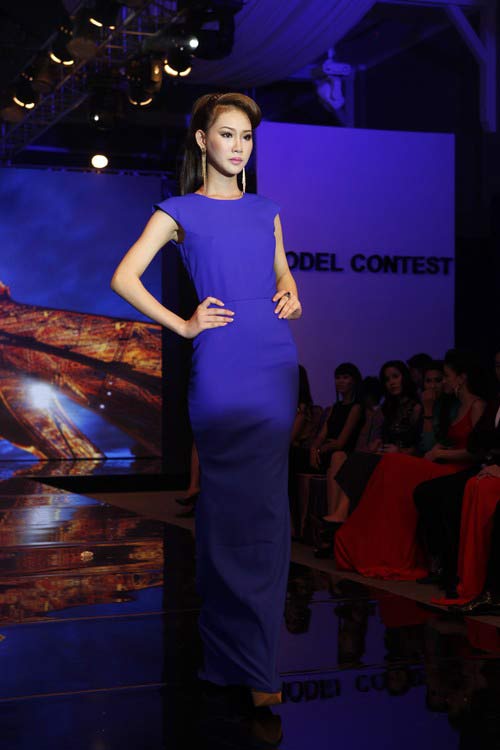 Hoa tai dài “đổ bộ” showbiz Việt - 7