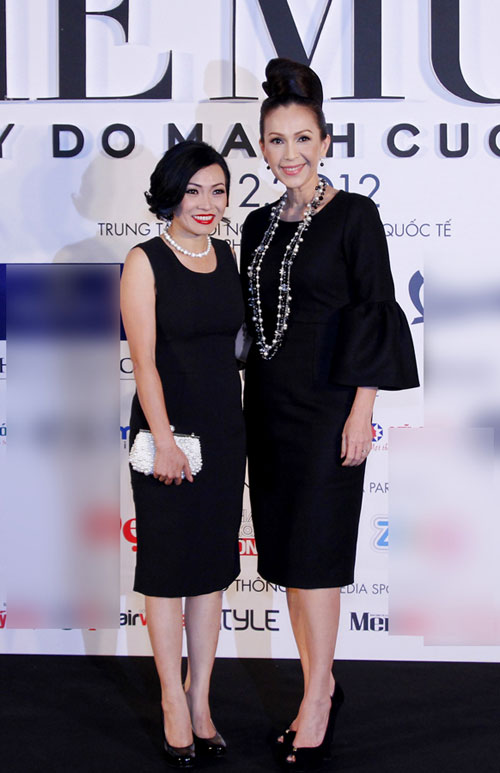 Hà Tăng cáo ốm vẫn tươi cười dự tiệc - 5