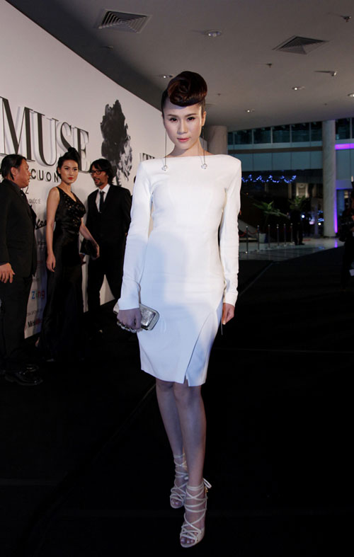 Hà Tăng cáo ốm vẫn tươi cười dự tiệc - 4