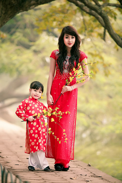 Hot girl Nga Tây vui Tết cùng các em thơ - 4