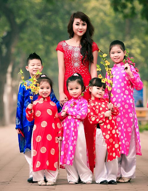 Hot girl Nga Tây vui Tết cùng các em thơ - 12