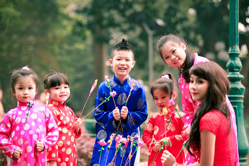 Hot girl Nga Tây vui Tết cùng các em thơ - 20