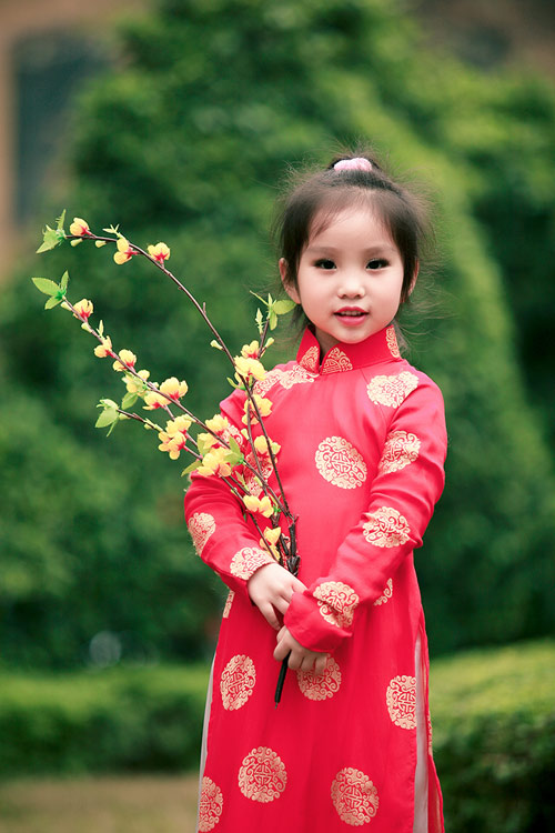 Hot girl Nga Tây vui Tết cùng các em thơ - 8