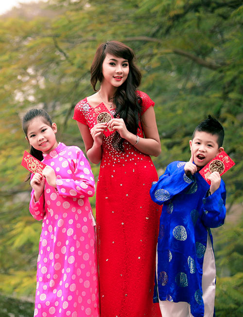 Hot girl Nga Tây vui Tết cùng các em thơ - 14