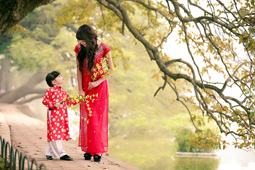 Hot girl Nga Tây vui Tết cùng các em thơ - 3