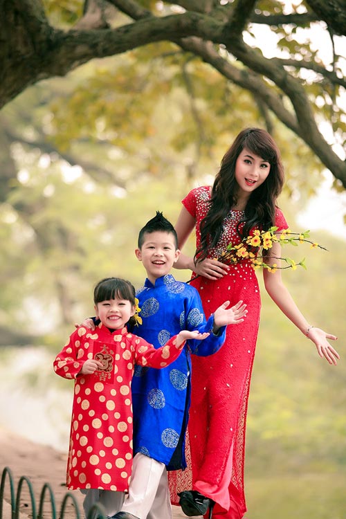 Hot girl Nga Tây vui Tết cùng các em thơ - 11