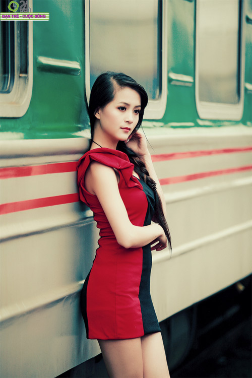 Hoa khôi HN hối hả chuyến tàu cuối năm - 3