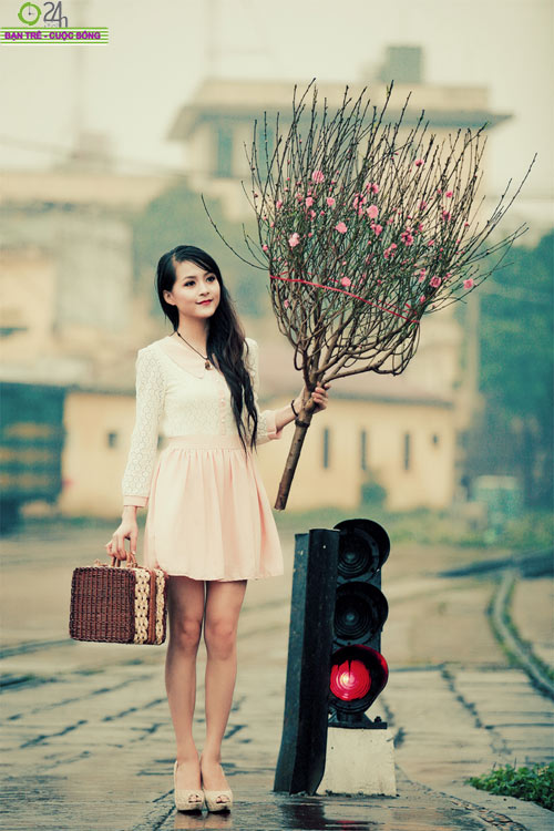 Hoa khôi HN hối hả chuyến tàu cuối năm - 19