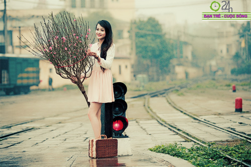 Hoa khôi HN hối hả chuyến tàu cuối năm - 12