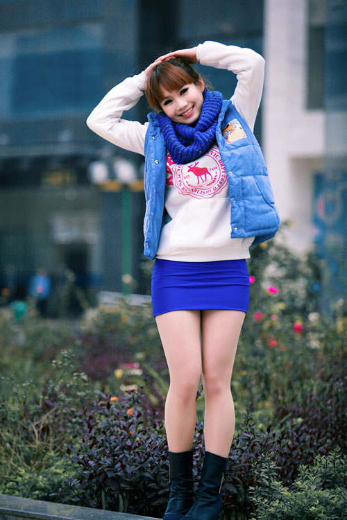 Dancer xinh đẹp gợi cảm với váy ngắn - 3