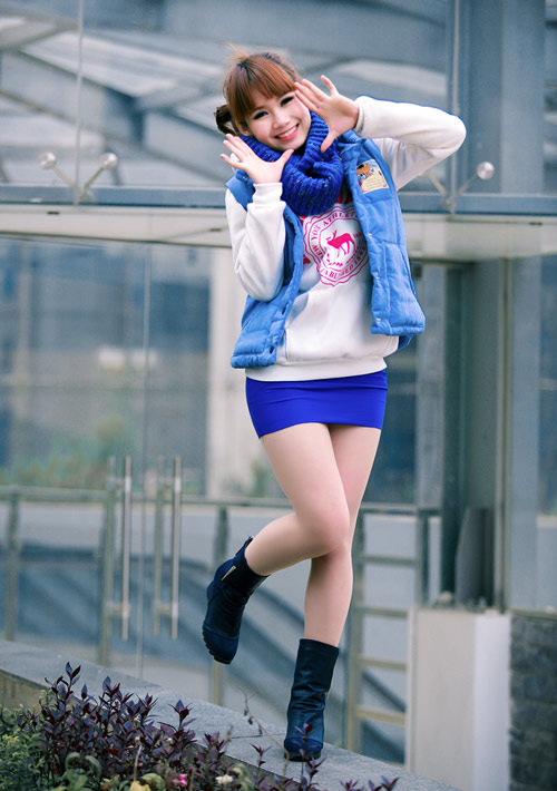 Dancer xinh đẹp gợi cảm với váy ngắn - 12