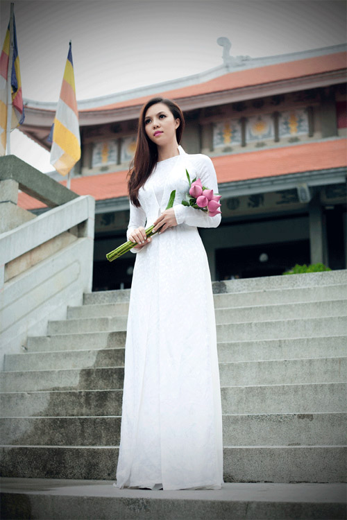 Trà Giang thanh lịch với áo dài trắng - 5