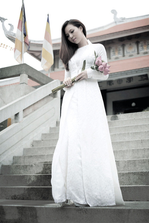 Trà Giang thanh lịch với áo dài trắng - 6
