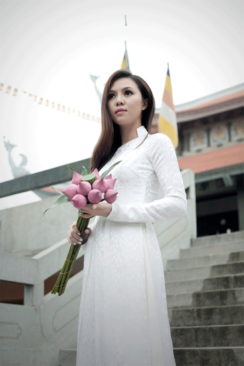 Trà Giang thanh lịch với áo dài trắng - 8