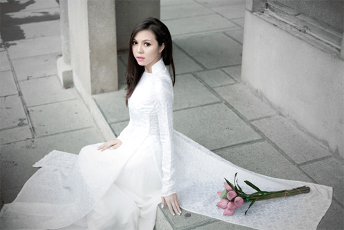 Trà Giang thanh lịch với áo dài trắng - 9