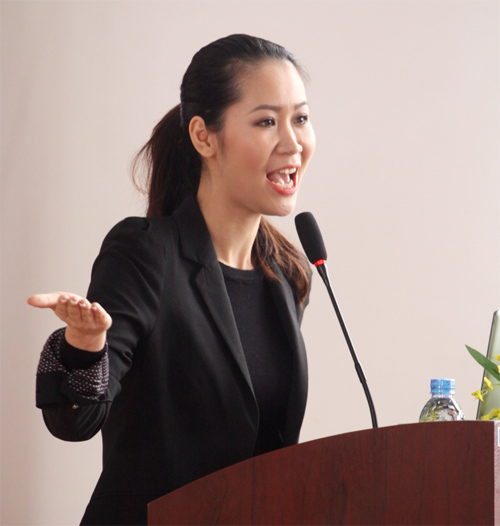 Hoa hậu Thùy Linh chia sẻ bí quyết học tốt - 8