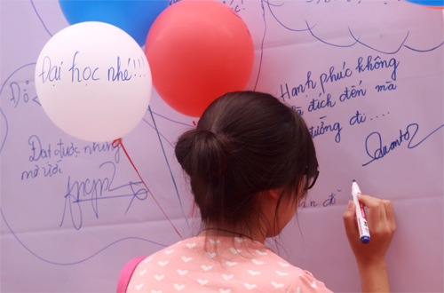 Hoa hậu Thùy Linh chia sẻ bí quyết học tốt - 14