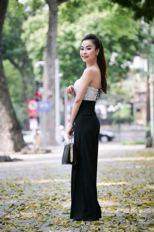 Nữ sinh Nghệ thuật khoe vai trần trên phố - 5