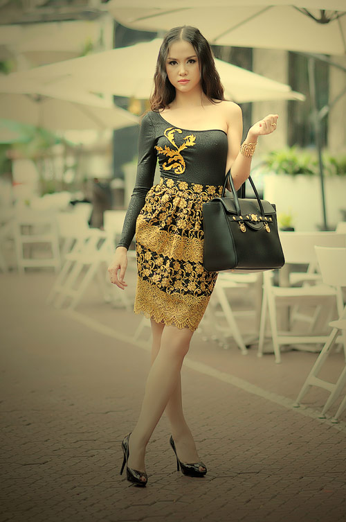 Ngọc Anh khoe khéo vai trần hờ hững - 10