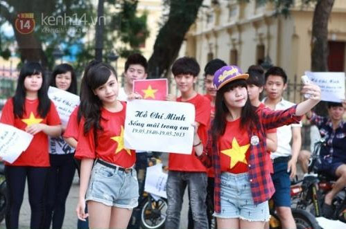 Nhóm học sinh không nhớ năm sinh Bác Hồ - 2