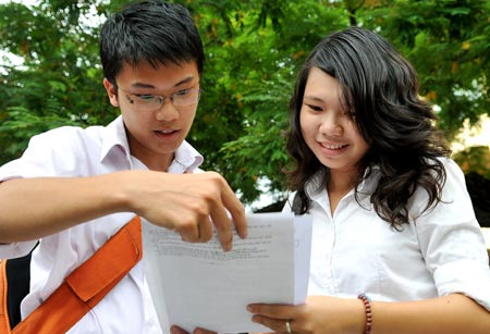 Lò luyện thi "vắng như chợ chiều" - 2