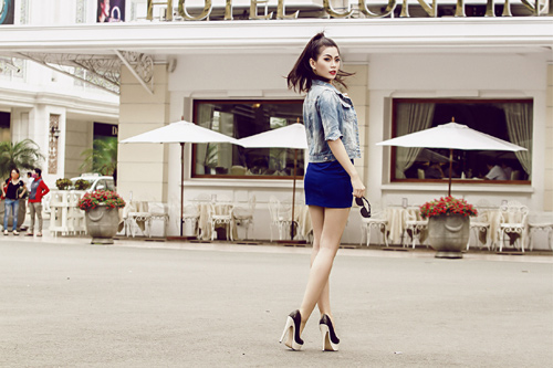 Nữ hoàng Cà phê khoe chân dài trên phố - 3