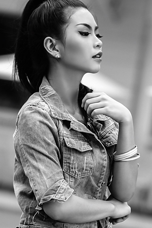 Nữ hoàng Cà phê khoe chân dài trên phố - 10