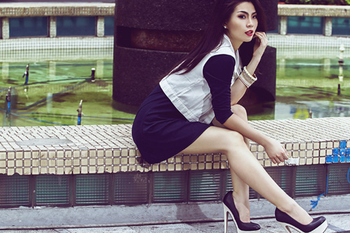 Nữ hoàng Cà phê khoe chân dài trên phố - 15